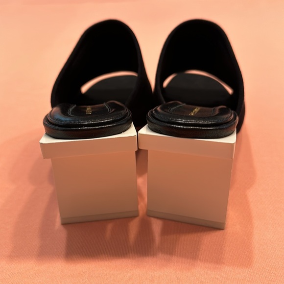 New Tory Burch Black Suede Shoes. White heels. Size 9. - Picture 6 of 7